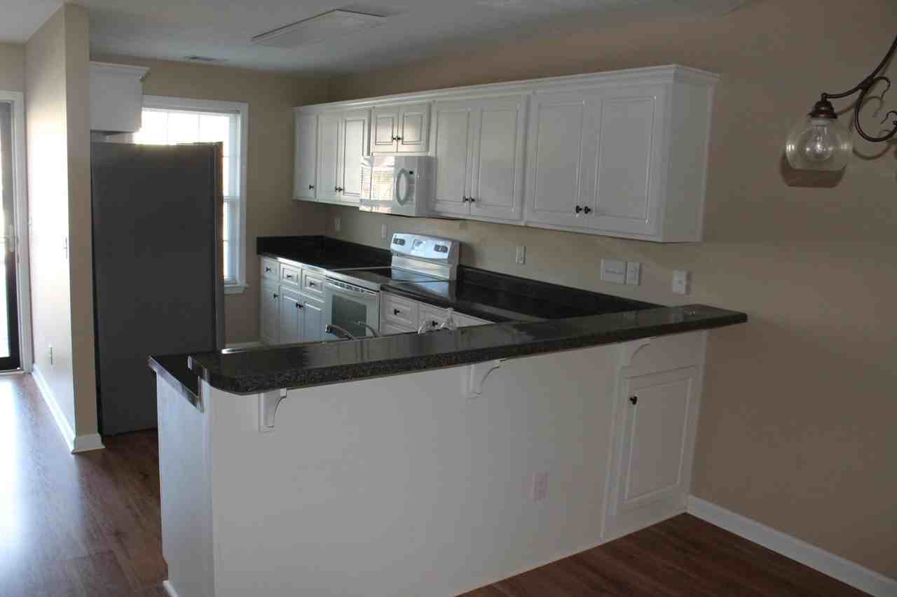 235 Sunview Dr - Photo 2 of 10