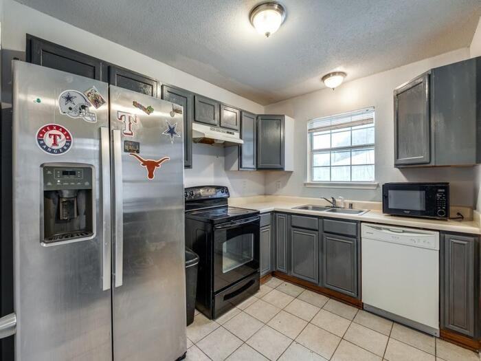 1527 Marion Dr - Photo 3 of 5