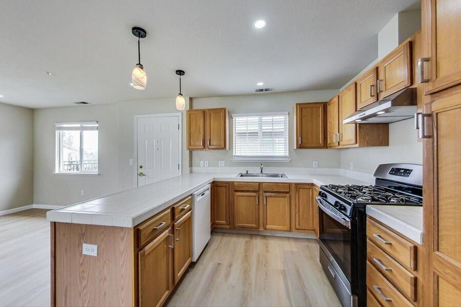 625 Cedar St #M - Photo 5 of 35