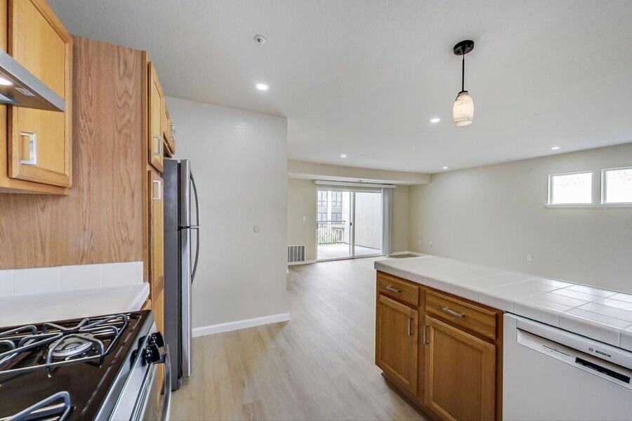 625 Cedar St #M - Photo 7 of 35