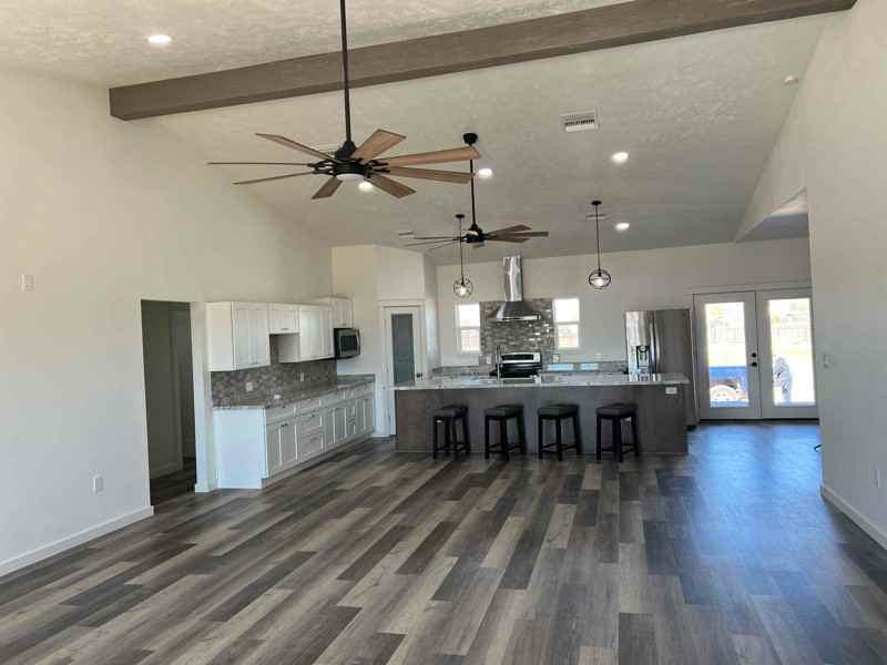 18112 W Peakview Rd - Photo 2 of 12