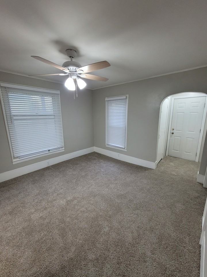 239 E Lafayette St - Photo 2 of 12