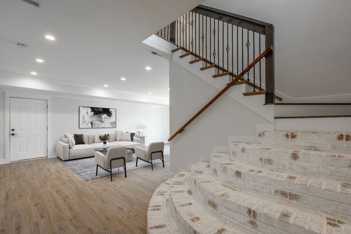 530 E Illinois Ave - Photo 2 of 25