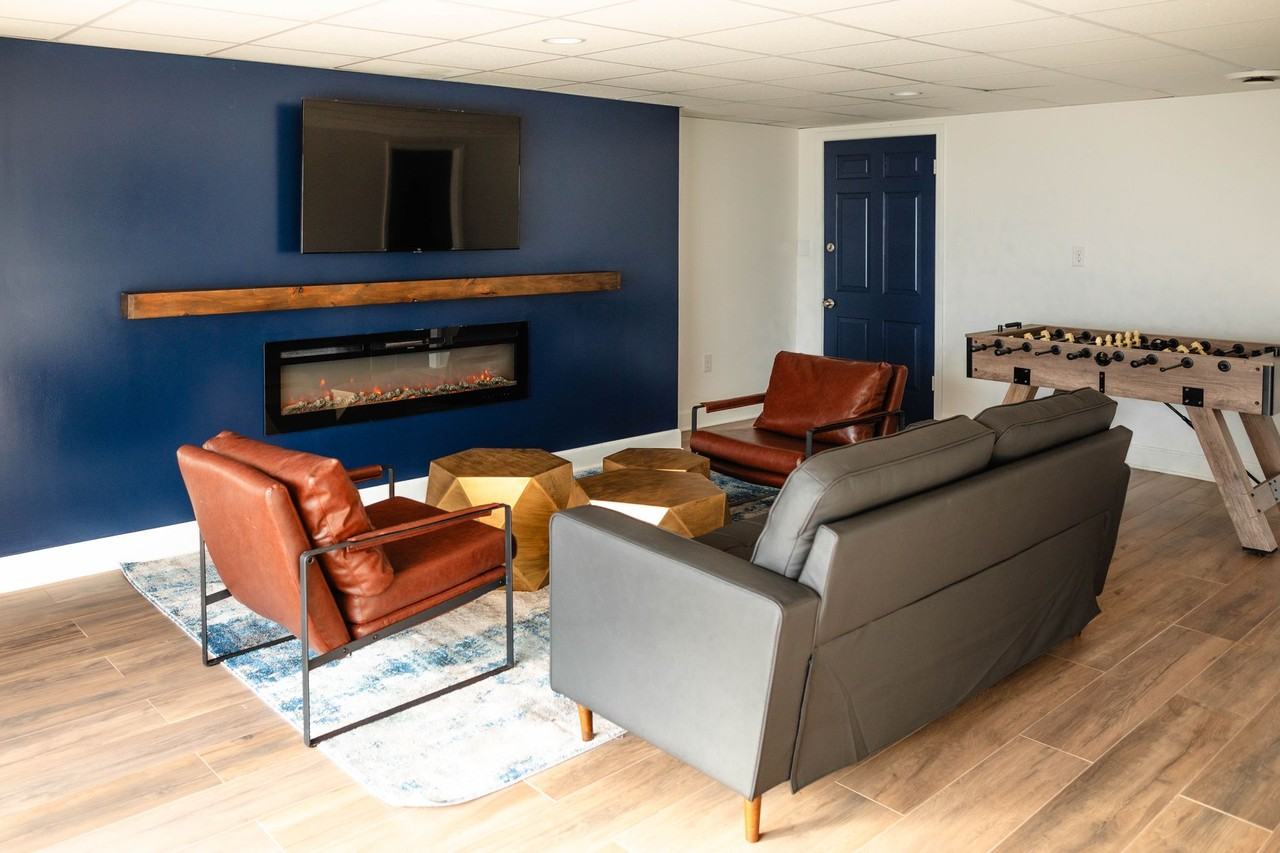 Renovated One Bedroom Apartment. ONE MONTH FREE IF YOU APPLY BEFORE JAN 25! - Photo 2 of 4