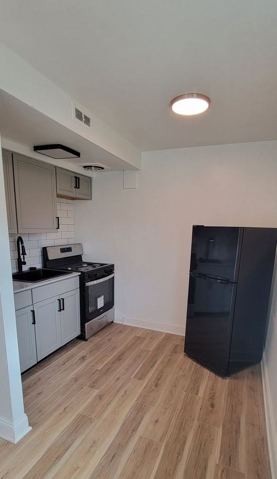 246 Parkview Blvd - Photo 2 of 7