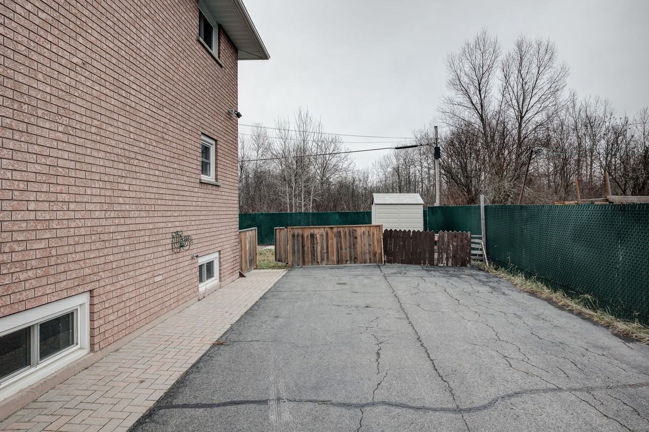 82 Peter Avenue - Photo 3 of 18