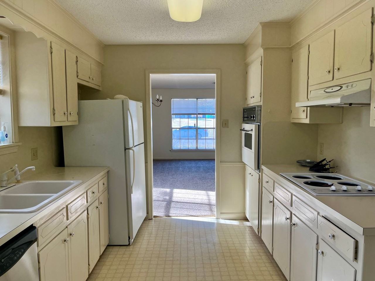 5629 Loranger Dr - Photo 3 of 16