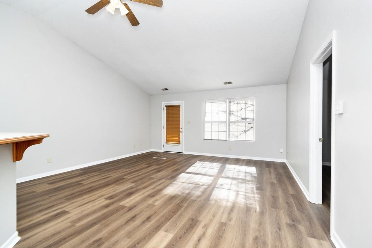 813 Walters Dr - Photo 2 of 20