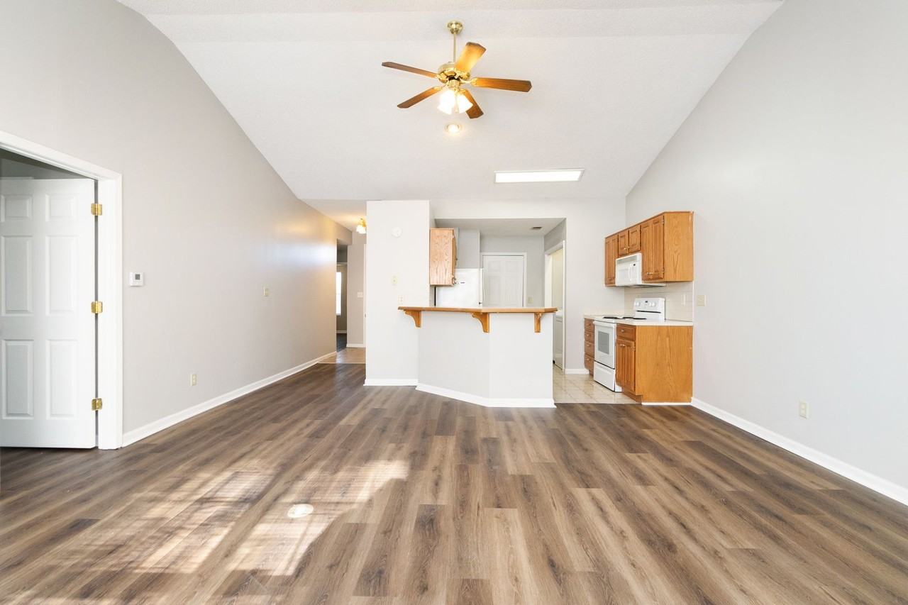 813 Walters Dr - Photo 4 of 20