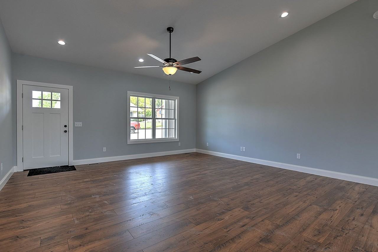 233 Mayor Ave - Photo 6 of 39