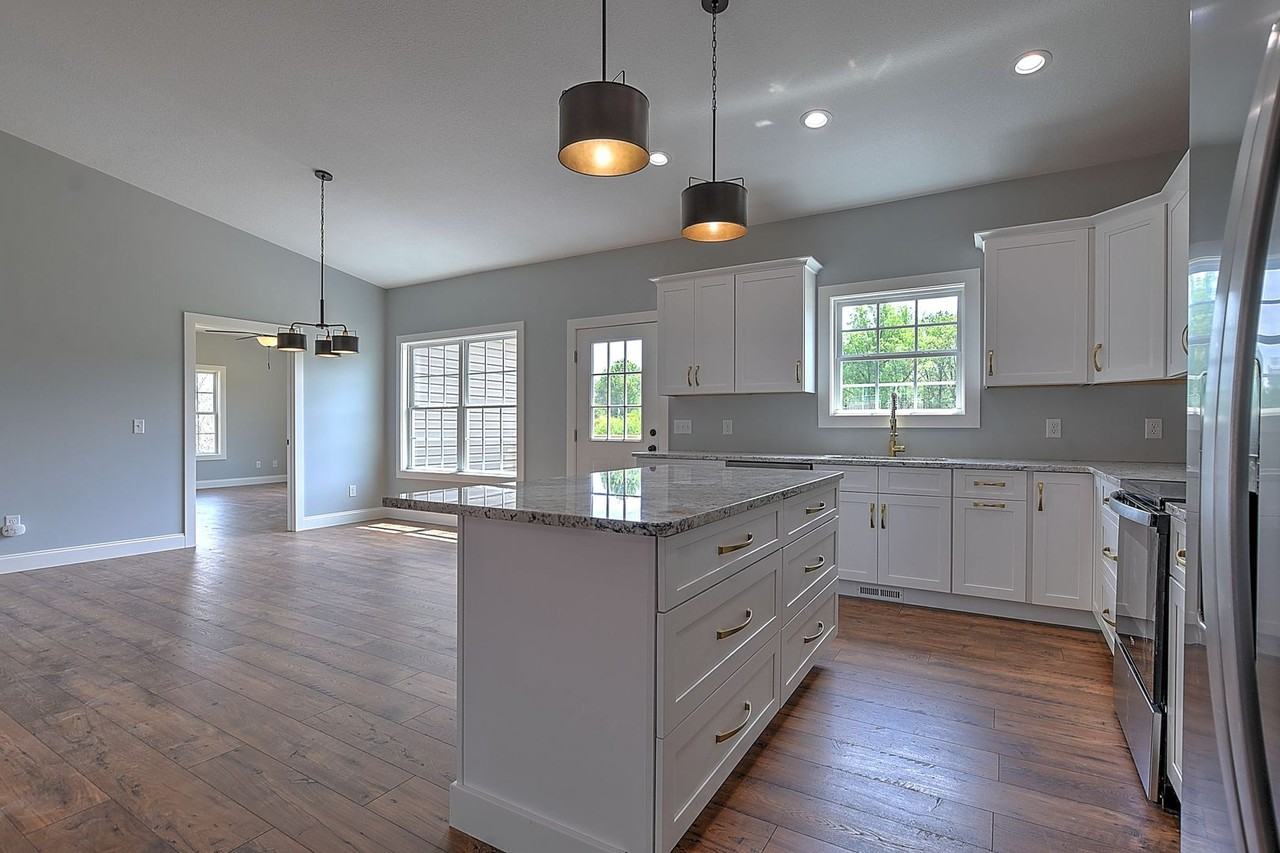 233 Mayor Ave - Photo 7 of 39