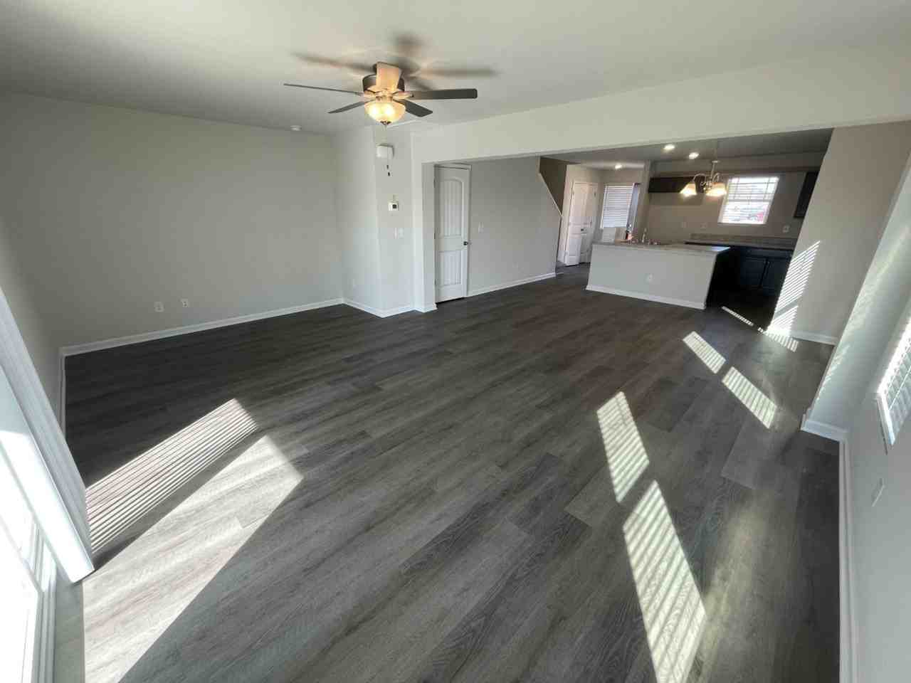 1063 Peony Ln - Photo 2 of 13