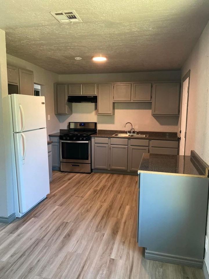 2308 Nw 19th St - Photo 2 of 7