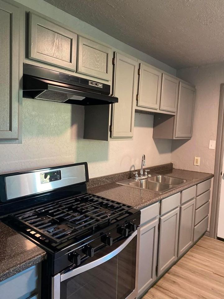 2308 Nw 19th St - Photo 3 of 7