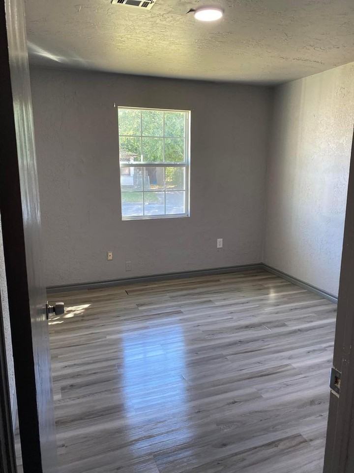 2308 Nw 19th St - Photo 5 of 7