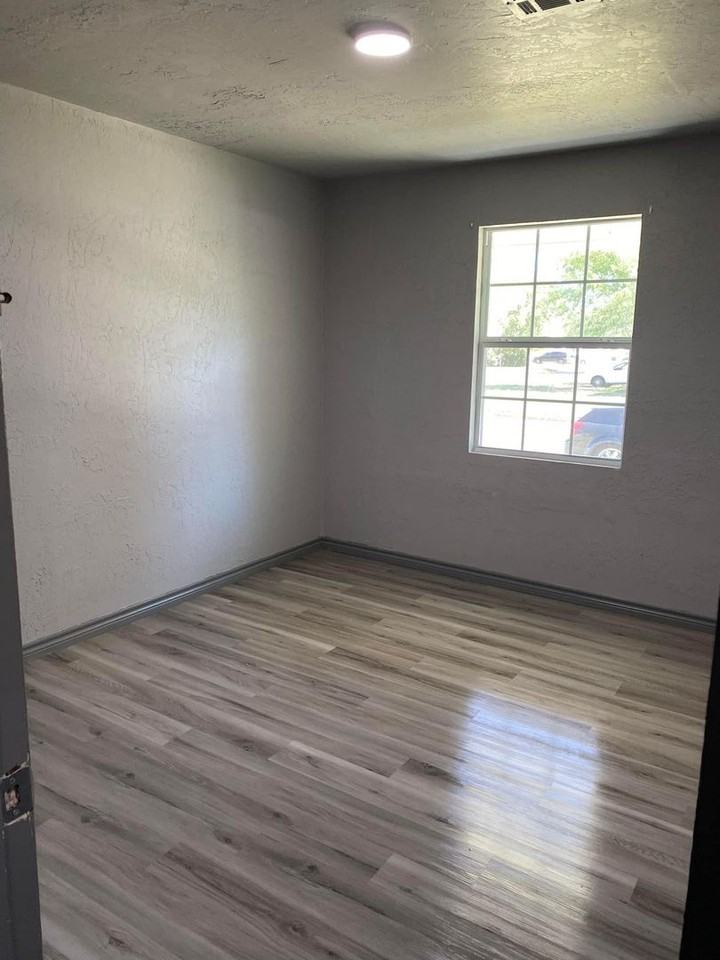 2308 Nw 19th St - Photo 6 of 7