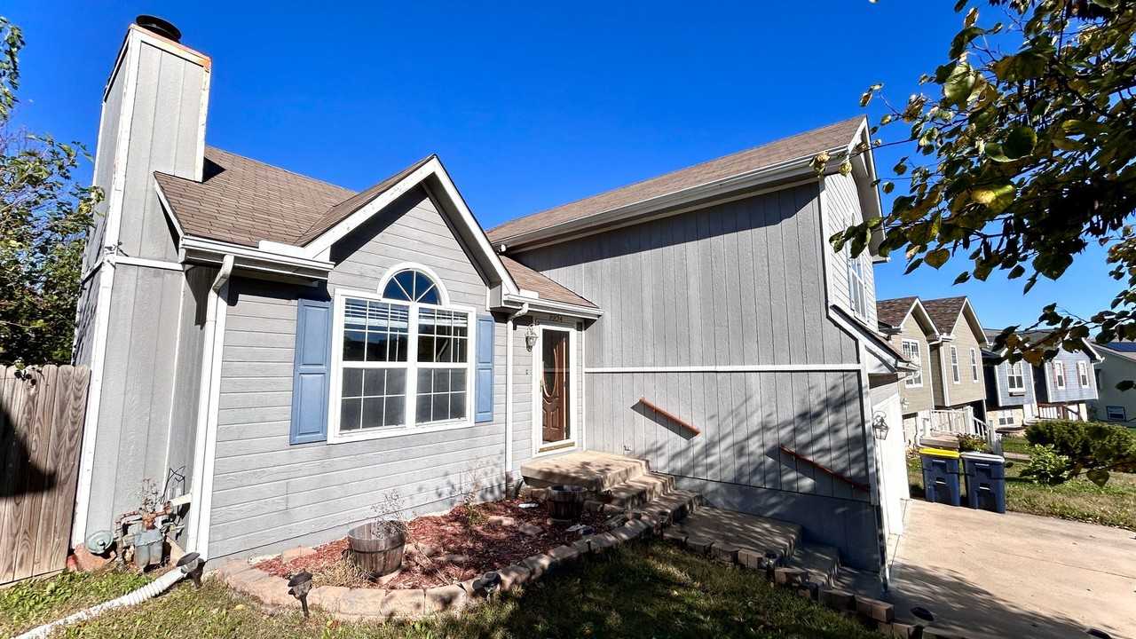 8824 Ne 73rd Ter - Photo 2 of 26