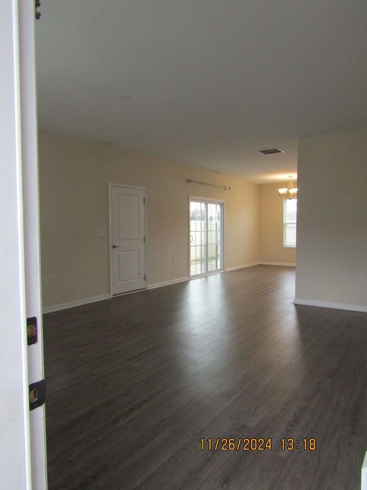 423 Heartfield Dr - Photo 2 of 36