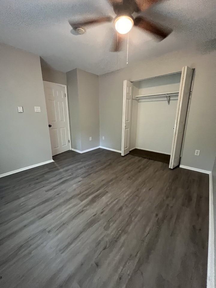 536 W Loch Lomond Dr #1 - Photo 2 of 9