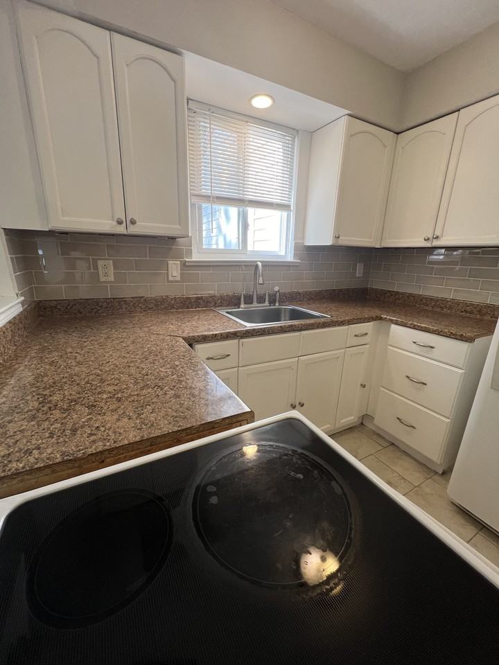 536 W Loch Lomond Dr #1 - Photo 7 of 9