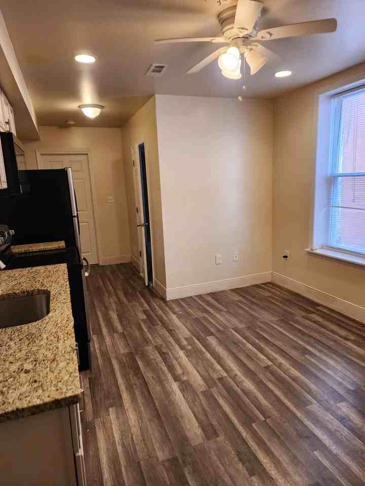 1420 N Luzerne Ave #2 - Photo 3 of 19