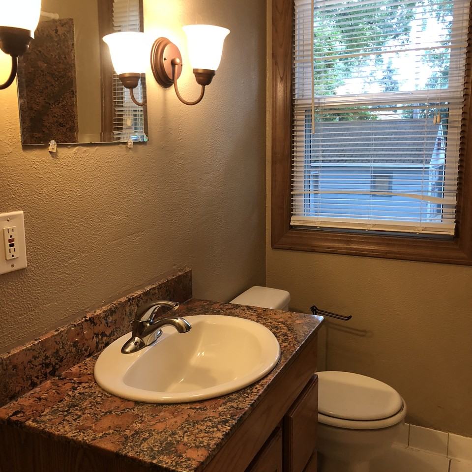 833 25th Ave Se #NA - Photo 5 of 15