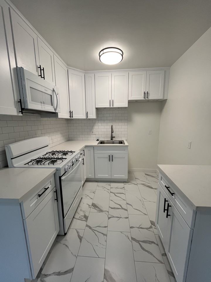 3609 West Clark Avenue - Photo 2 of 17