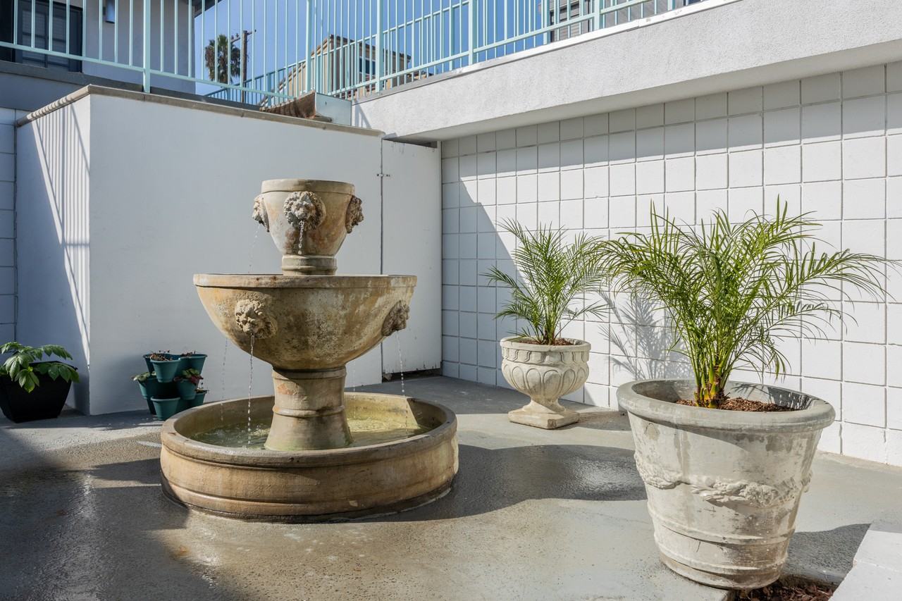 Bayside Apartments - Photo 6 of 17