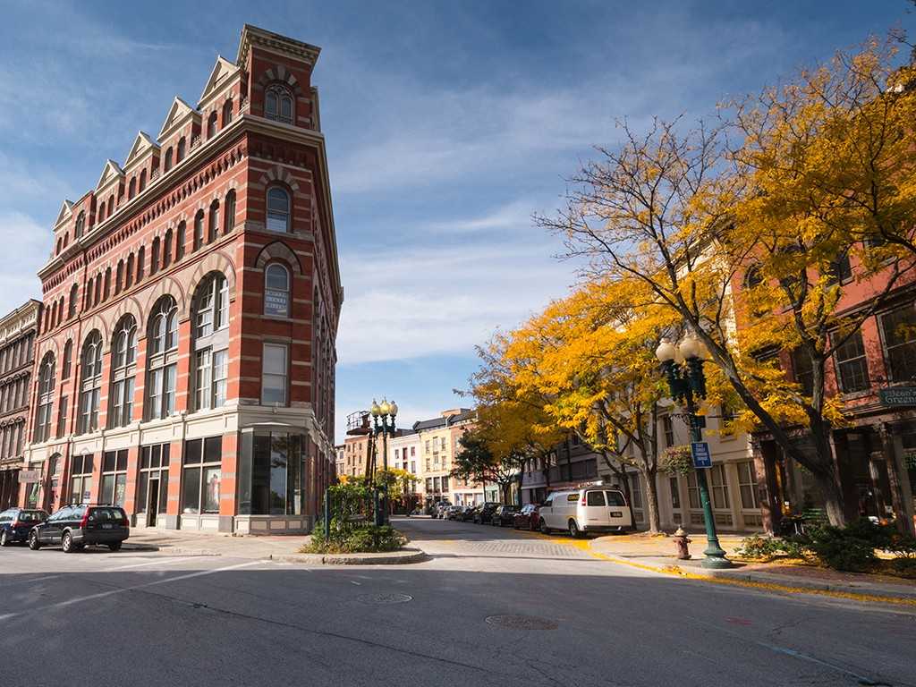 Tapestry on the Hudson - Photo 4 of 50