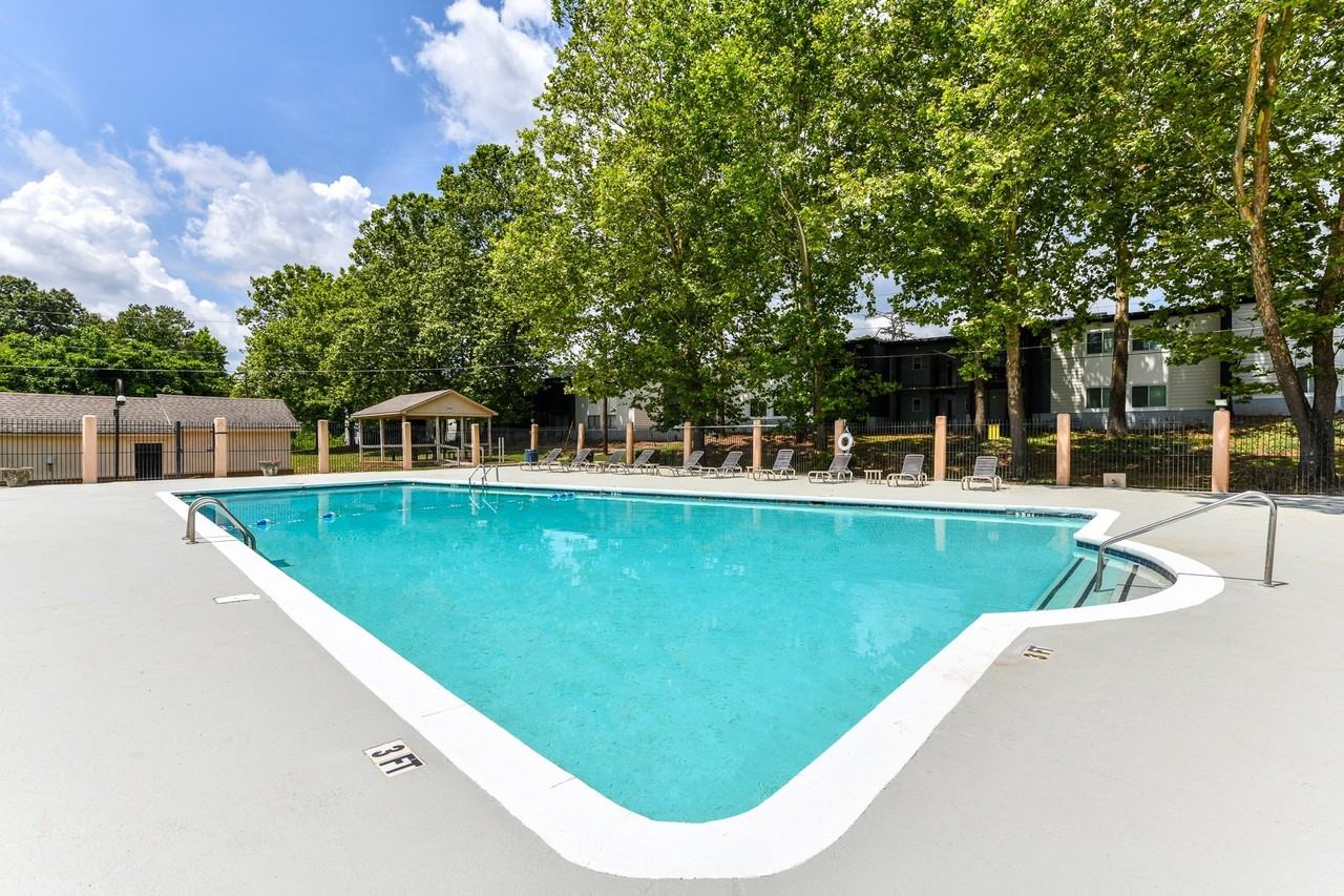 The Flats @ 1885 Apartments - Photo 4 of 13