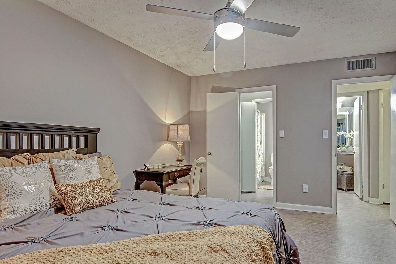 The Flats @ 1885 Apartments - Photo 3 of 13