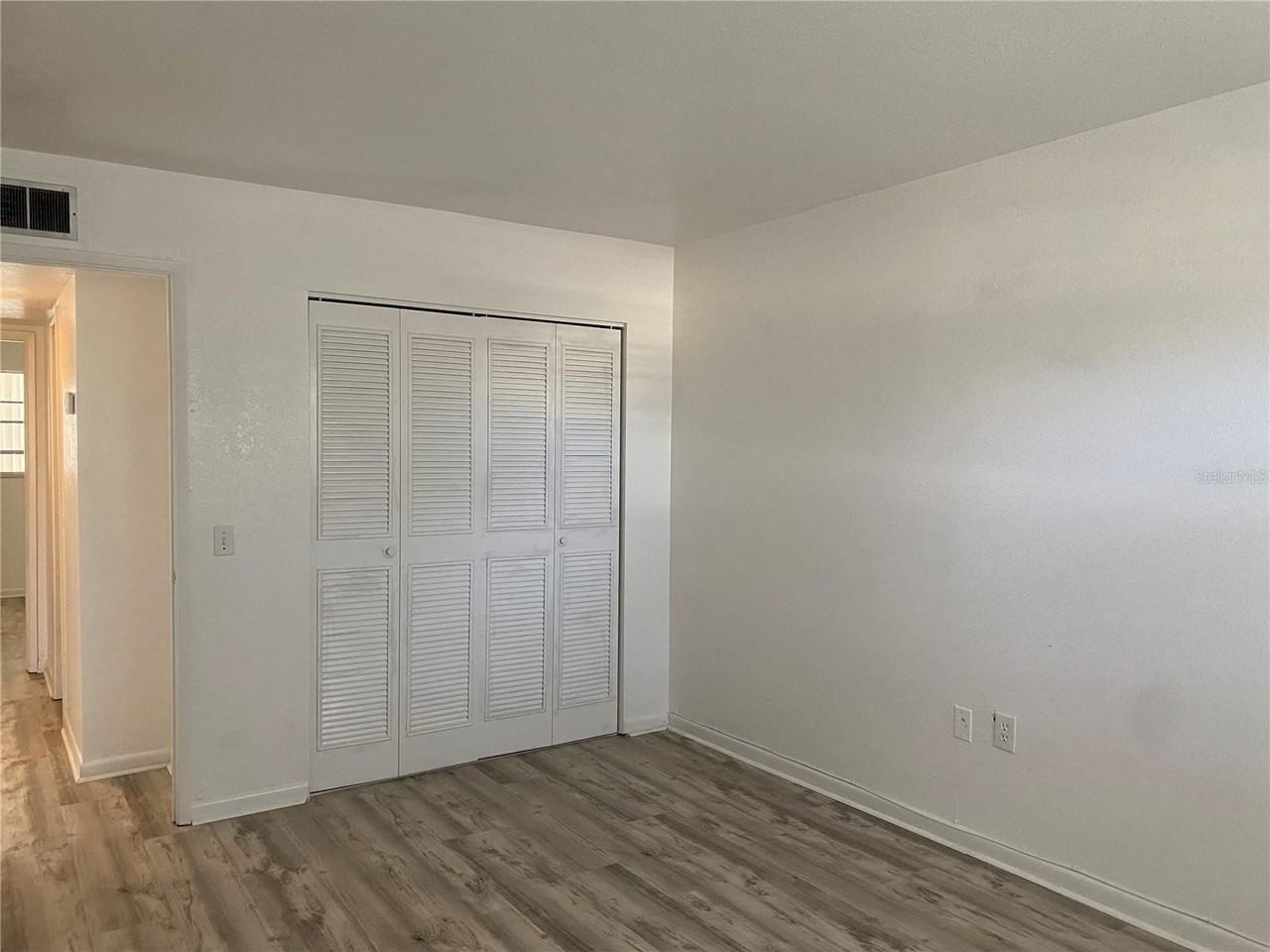 911 Washington Ave #212 - Photo 7 of 20