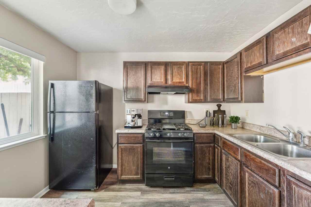 La Vida Nueva - Photo 5 of 101