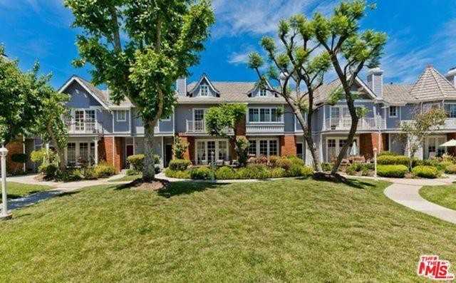 18135 Burbank Blvd #10 - Photo 3 of 4