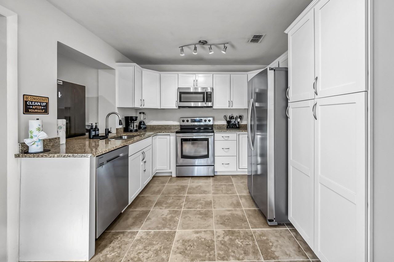 Primrose Ln - Photo 3 of 23