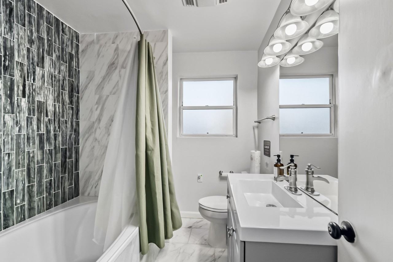 Primrose Ln - Photo 4 of 23