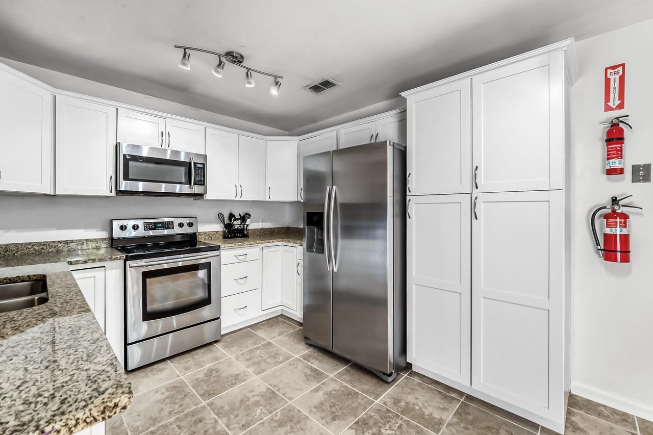 Primrose Ln - Photo 5 of 23