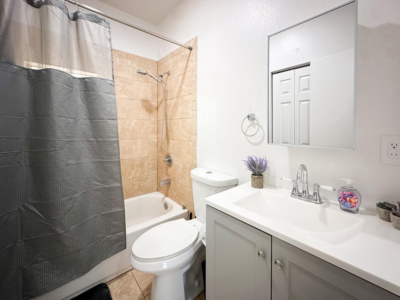 E Janette Ave - Photo 2 of 11