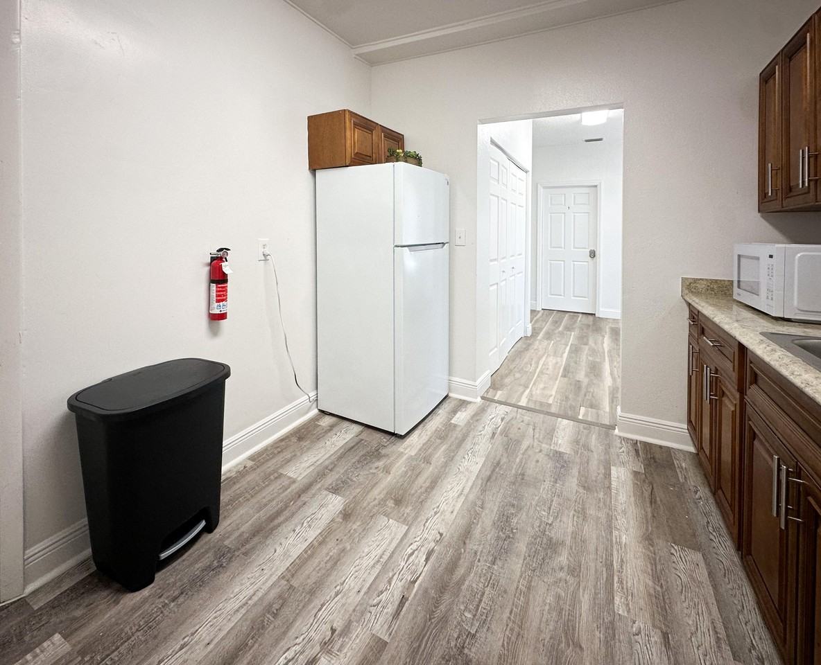 E Janette Ave - Photo 3 of 11