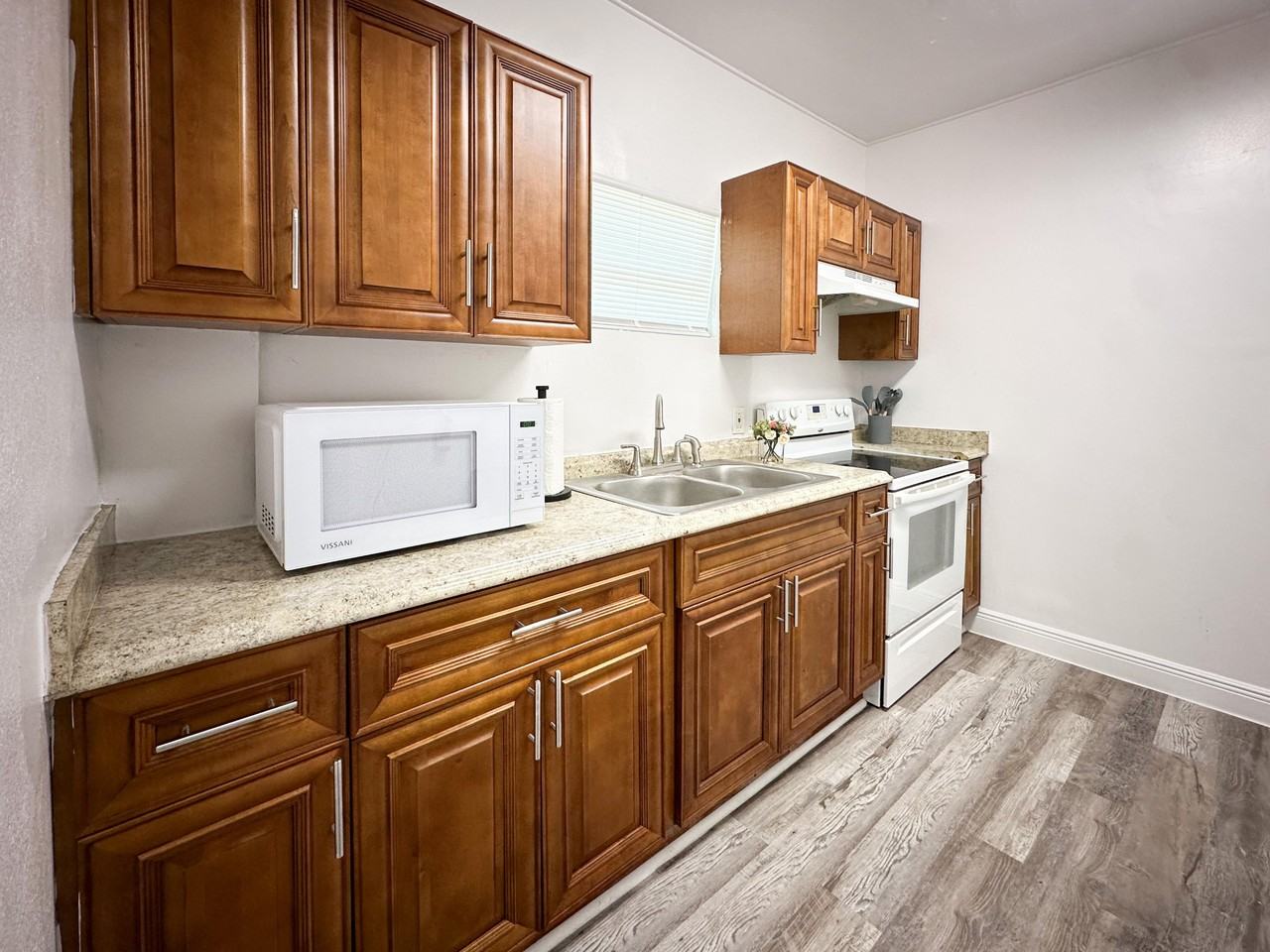 E Janette Ave - Photo 6 of 11