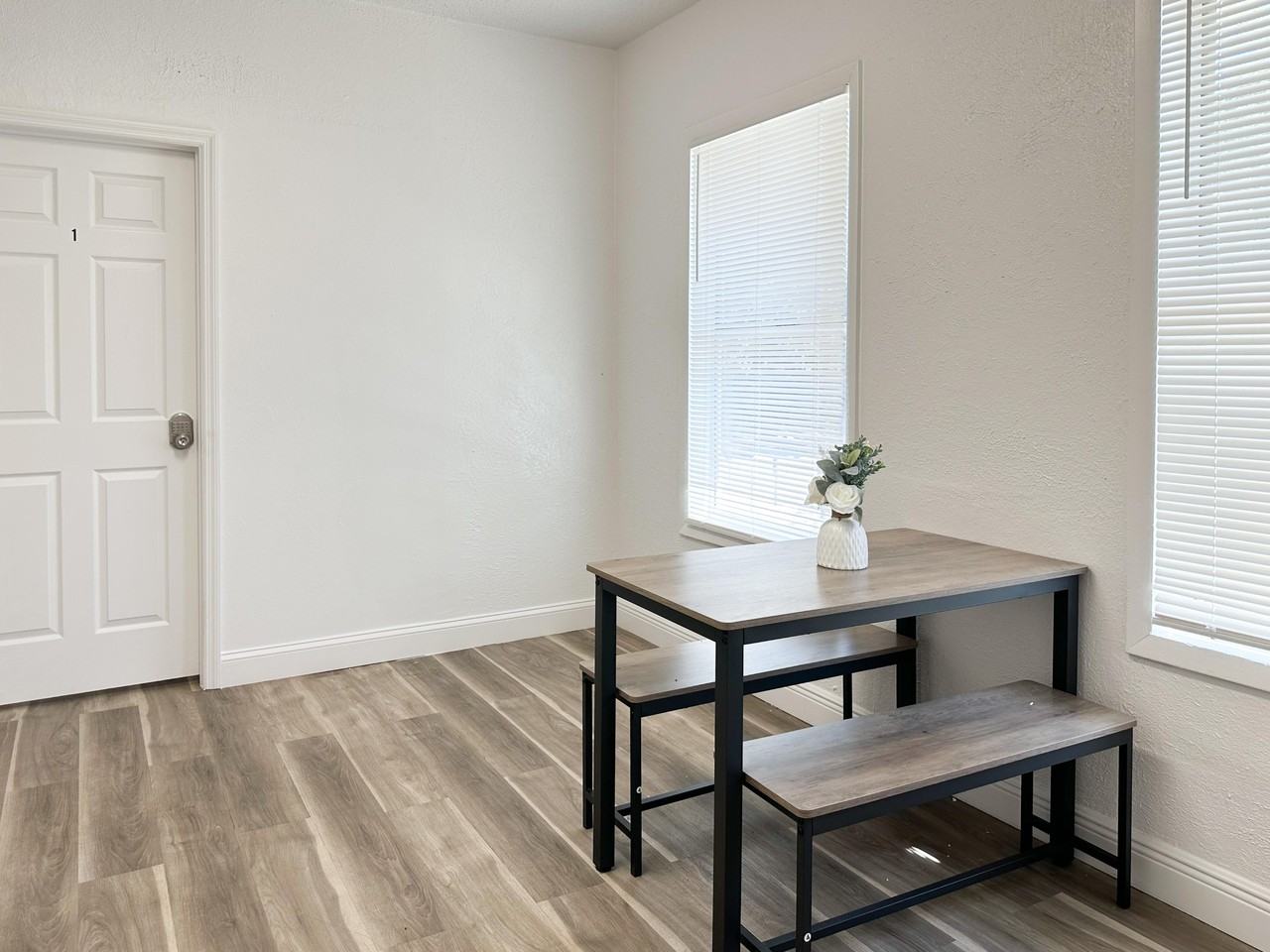 E Janette Ave - Photo 7 of 11