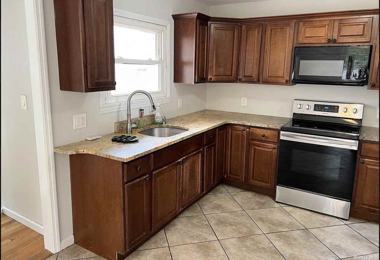 104 Pennsylvania Ave - Photo 2 of 24