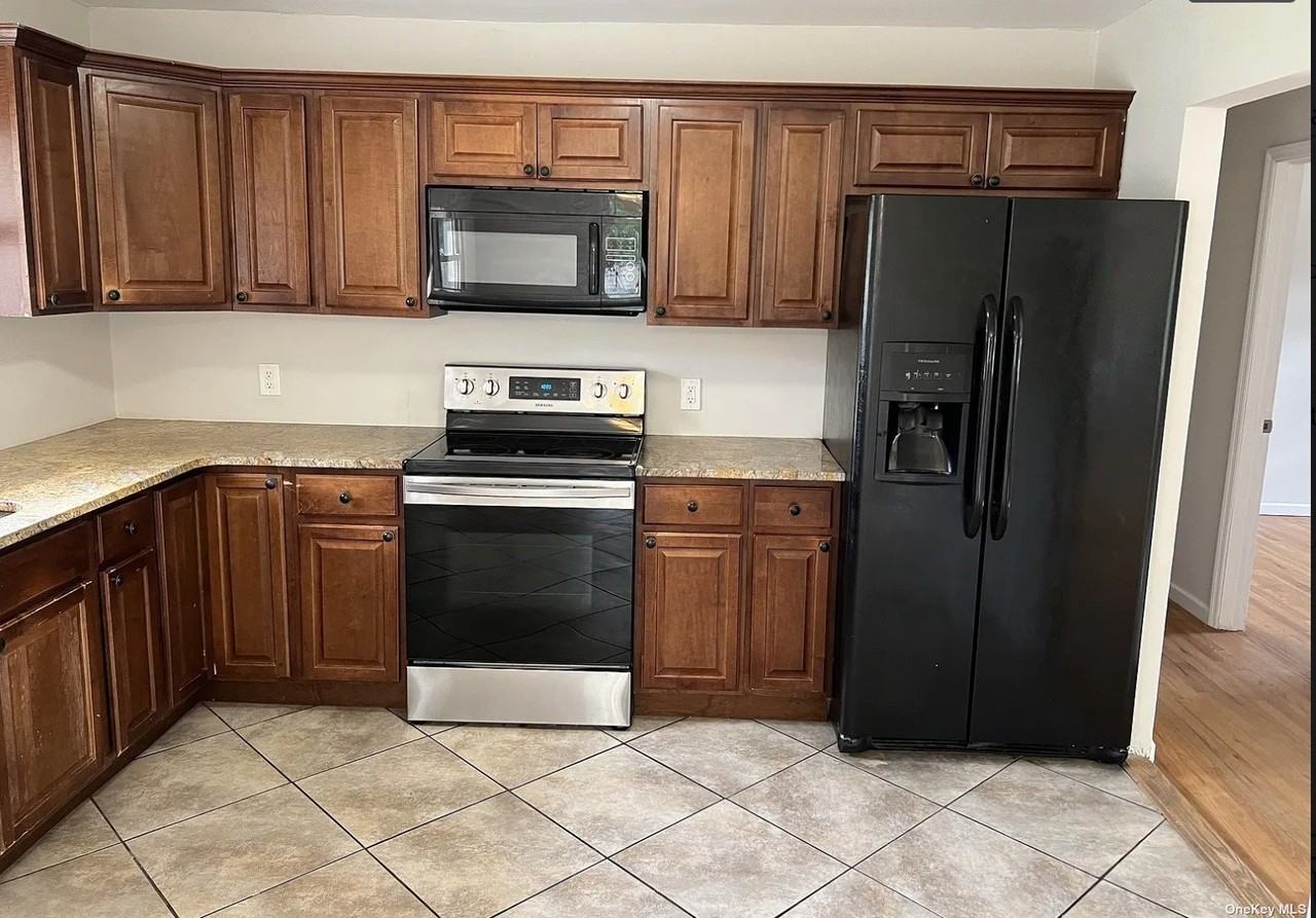 104 Pennsylvania Ave - Photo 3 of 24