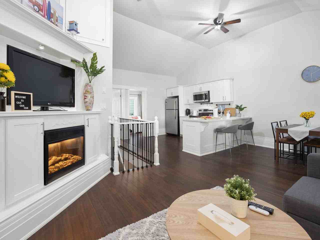 47 Burlington Street West - Photo 2 of 32