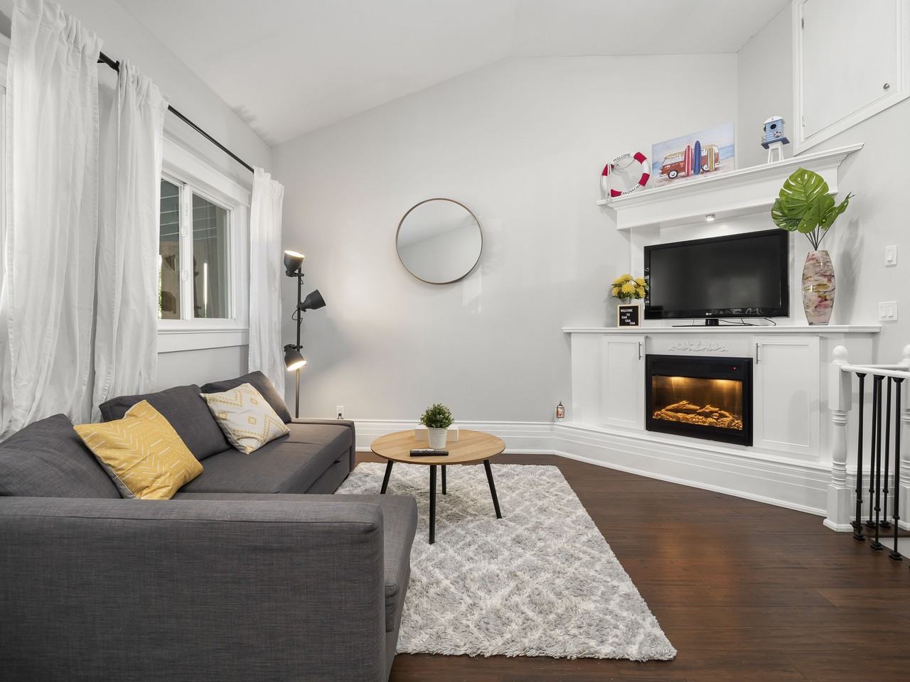 47 Burlington Street West - Photo 3 of 32