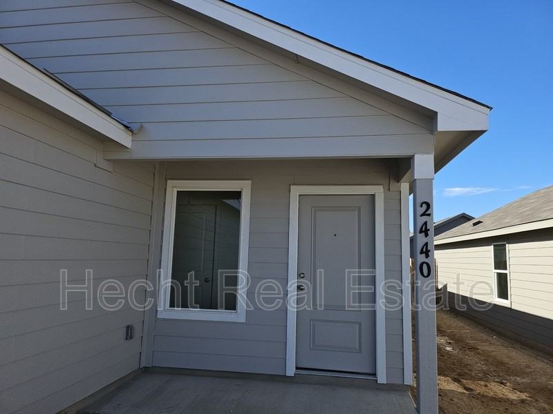 2440 Lost Creek Rd - Photo 2 of 25