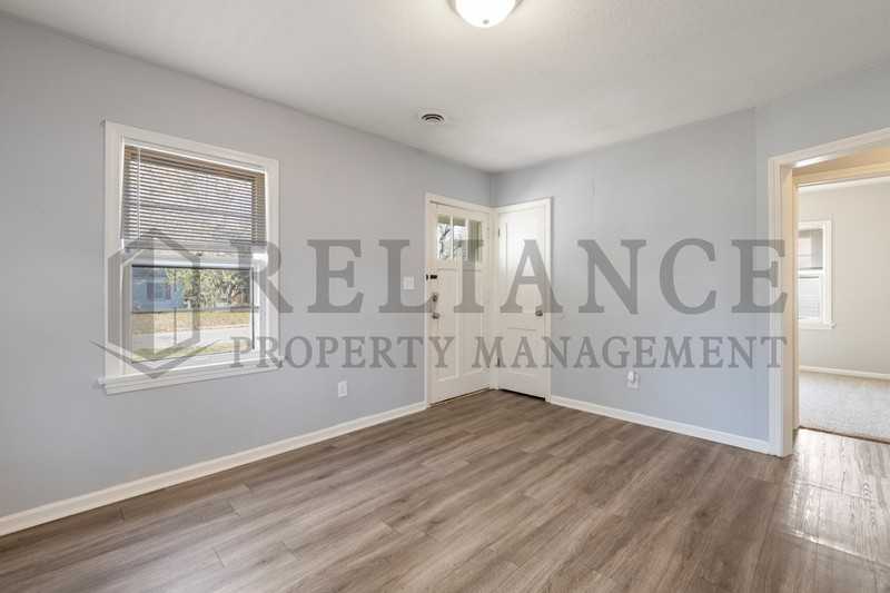 1047 S Glenn St - Photo 7 of 22