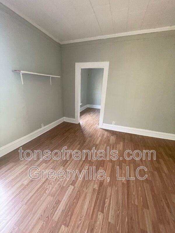 1222 N Limestone St - Photo 5 of 8