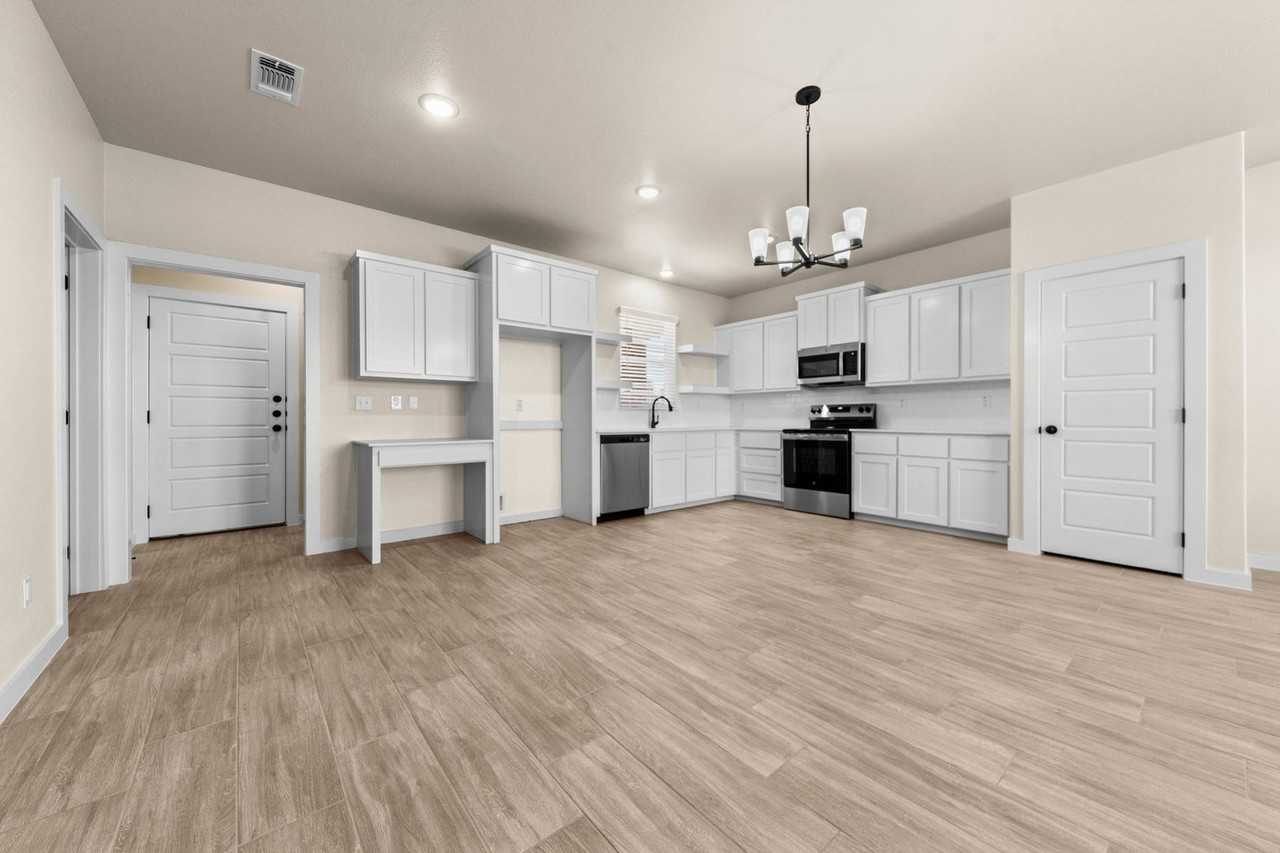 4619 Kings Crossing Blvd - Photo 2 of 16