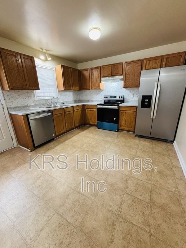 2306 Jahodi Pl - Photo 3 of 22